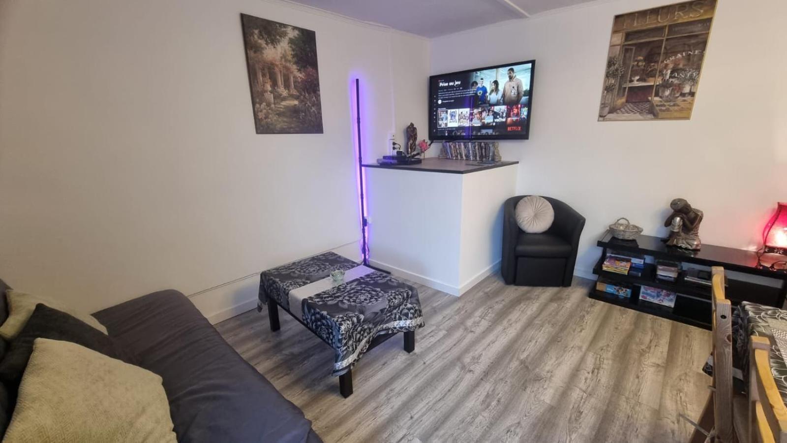 Appartement Rethel - Netflix - Marc & Cecile ภายนอก รูปภาพ