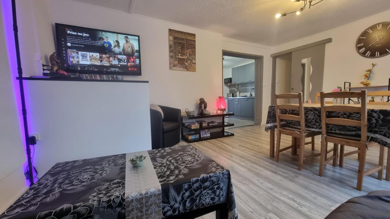 Appartement Rethel - Netflix - Marc & Cecile ภายนอก รูปภาพ